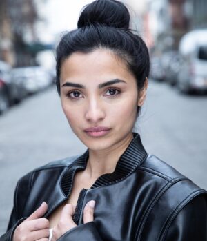 Anya Banerjee Instagram - Birthday Bun for a Ballet Baby
1) 📸 @lesliehassler 
2) 📸 Mum

💄 💇🏽‍♀️by @julietjane