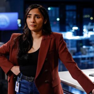Anya Banerjee Instagram - Some of my fave looks of the season tonight! 📺

ty to the magicians: @christinebeancostumes @dhlglobe @makeupby_dena @thepaisleypostiche 💕

#TheBlacklist