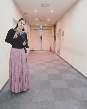 Aoi Teshima Instagram - 1月29日香川県県民ホール公演に遊びに来て下さった皆さま☺︎ありがとうございました。

久しぶりの四国！香川の皆さんは本当に優しくて笑顔で歌えました！

そんな楽しい雰囲気のまま大好きなミュージシャンと一緒に☺︎

-Aoi🌹 

#手嶌葵 #aoiteshima 
 #コンサート #ライブ 
#真藤敬利 🎩🎹
#オオニシユウスケ 🧢🎸
@samuraiguitar0911