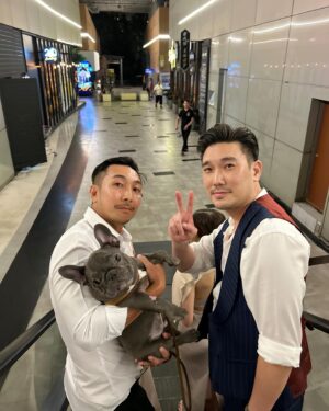 Apisit Opasaimlikit Instagram - พาออลลี่มาเจอปะป๊าบุ #ollie #frenchbulldog #burinboonvisut #joeyboy @olliegoodboii
