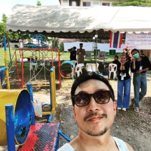 Apisit Opasaimlikit Instagram - แถวบ้านปิดสนามเด็กเล่นเลือกตั้งวันนึงนะ #vote #thailand #2023