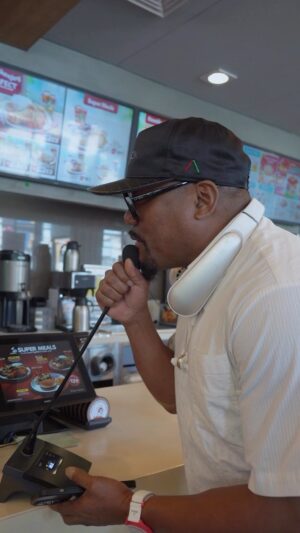 Apl.de.Ap Instagram - Where is the love? Definitely found and felt it right here! Got to visit my Jollibee branch in Pampanga after some time and really missed the good food and warm hospitality of the people! 

Shoutout to all the hardworking staff and crew of Jollibee all over the world! And if ever you’re in Pampanga, come visit Jollibee Dau along MacArthur Highway :) #APLsWorld