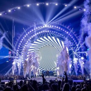 Apl.de.Ap Instagram - About last night: I can’t believe that happened again. We packed La Defense Arena with nearly 40k of you singing along. Paris, you’ve always been with us. It felt really amazing to be out there with my family doing what we love the most. For all the people who put in the work in putting this together, I’m truly humbled by rocking along my brother @iamwill @taboo and I. Special thanks to @daraxxi for making it all the way from South Korea 🇰🇷 to be with us for this special night. @blackeyedpeas til infinity.