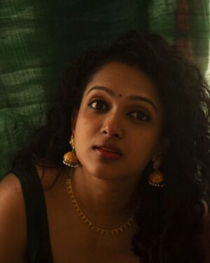 Apoorva Bhardwaj Instagram - Brown eyes. Cold heart. Chaotic mind.
.
.
#apoorvabharadwaj #curlyhairactress