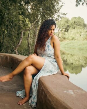Apoorva Bhardwaj Instagram - I'm afraid of reflections. They remind me of my reality...
.
.
Photo edited by @koushik.gowda_
Kanna#hampi #curlyhairactress #apoorvabharadwaj