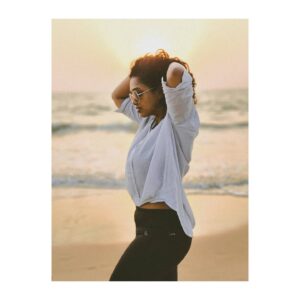 Apoorva Bhardwaj Instagram - Sun, shades and everything in between...
.
.
.
.
.
.
.
.
.
.
.
#beaches #gokarna #middlebeach #gokarnabeach #southindianactor #actor #actress #shades #expressions #kannadaactress #kfi #malayalam #telugufilmindustry #kannadafilmactress #sunlight #sunsets #dusk #apoorvabharadwaj