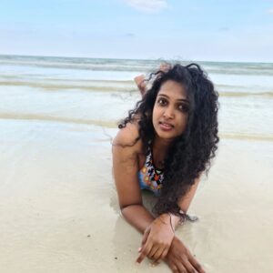 Apoorva Bhardwaj Instagram - Getting friendly with the waters
.
.
.
.
.
.
#andamanislands #beach #curlyhairactress #indiatourism #apoorvabharadwaj