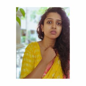 Apoorva Bhardwaj Instagram - I caught you looking at me...
.
.
.
.
.
.
.
.
.
#saree #sareelove #sareelovers #sareesofinstagram #southindianactor #kfi #actor #actors #kannadaactress #candid #yellow #bangalore #curls #curlyhair #curlyhairmodel #smiles #happy #karnataka #nomakeup #nosepiercing #nosering #natural #naturallight #apoorvabharadwaj