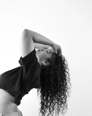 Apoorva Bhardwaj Instagram - Curls and curves
.
.
Photography and edit @koushik.gowda_ @koushikgowdaphotography 
.
MUA @glamupby_rakshajois 
.
.
.
#curlyhairactress #curlsandcurves #monochrome #kfi #apoorvabharadwaj