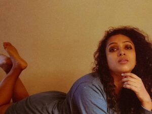 Apoorva Bhardwaj Instagram - It’s so quiet, so calm. I can hear myself. I can hear you.
.
.
.
.
.
.
.
.
.
.
#photography #lockdown #curlyhairactress #curlsandcurves #instacurls #actor #experimental #warmlight #eyes #eyeshadow #boldeyes #southindianactor #southindianfilms #malayalam #newface #bangalorean #karnataka #nudelip #artist #curlyhairdontcare #apoorvabharadwaj