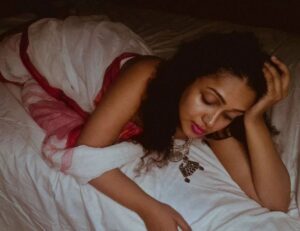 Apoorva Bhardwaj Instagram - ❤️
.
.
.
#white #curlyhairactress #poetic #kfi #jaanewohkaise #apoorvabharadwaj