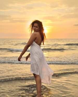 Apoorva Bhardwaj Instagram - Are you gone yet...
.
.
.
.
.
#beach #curlyhairactress #sunset #goa #apoorvabharadwaj
