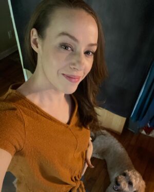 April Billingsley Instagram - I was snapping some possible wardrobe option shots for this short comedy thing I’m taping with a couple friends tomorrow and Biscuit decided to be the cutest photobomb ever!
💛🐶 Thank you @dieabeticrage for inviting me to play 🤗 FYI, it’s a Sag-Aftra shoot even though I think there’s only gonna be like 3 of us, cause my friends are awesome. #unionstrong