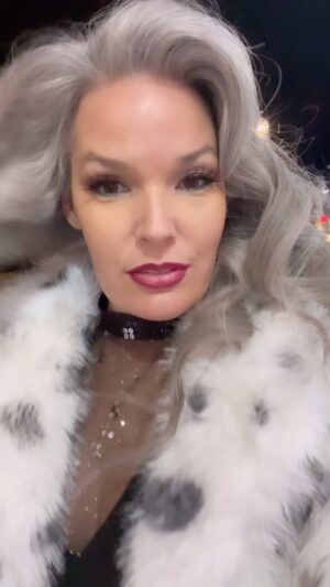 April Schutte Instagram - Happy New Year! This Dalmatian coat makes me feel so 70s Hollywood! Call me, Quentin ☎️ 
.
.
.
#hollywoodnights #70sstyle #vintagestyling #silverhairdontcare #greyhairmovement #actorlifestyle #quentintarantino #castme