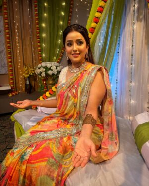 Apurva Nemlekar Instagram - ❤️❤️
.
Makeup - @manmeet_makeup_artist9201 
Hairstyle - @hairstylish_niki07 
.
@star_pravah 
.
#apurvanemlekar #hazeleyes #flowers #instapic #saavni💃 #premachigoshtonstarpravah