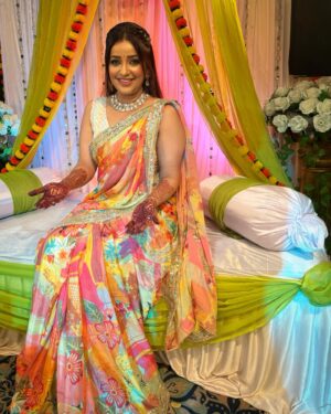 Apurva Nemlekar Instagram - ❤️❤️
.
Makeup - @manmeet_makeup_artist9201 
Hairstyle - @hairstylish_niki07 
.
@star_pravah 
.
#apurvanemlekar #hazeleyes #flowers #instapic #saavni💃 #premachigoshtonstarpravah