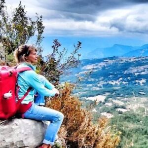 Araceli Segarra Instagram - Una mini escalada al petit paradís darrere de casa, amb dinar inclòs a la @rectoria_vallcebre , que menys! 😋
#rockclimbing 
#nature 
#respira 
#km0 
#mountainsaremylife 
#viu
