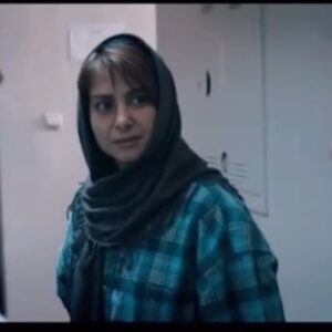 Aram Yousefinia Instagram - بازی در ساکنین محترم و خلق شخصیت سمیرا  برام خیلی جذاب بود
 چون این شخصیت از منه آرام خیلی دور بود و برای خلق  باید از خودم خیلی فاصله میگرفتم در واقع سمیرا زنی بود بسیار جسور ولی مهربان که اسیب های اجتماعی از اون زنی خسته٫ و پرخاشگر ساخته بود
بازم در موردش پست میزارم🖐
#آرام_یوسفی_نیا #بازیگر #بازیگران_تصویر #تئاتریها