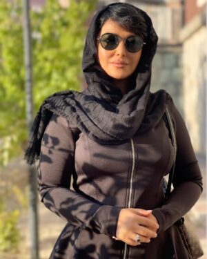 Aram Yousefinia Instagram - من ٫ آرزو دارم زنان نه بر مردان ٫بلکه بر خودشان قدرت داشته باشند . 
#آرام_یوسفی_نیا #طراح_گریم #بازیگران_ایرانی
عکس؛ علی کاظمی