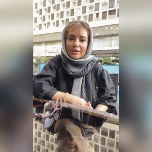 Aram Yousefinia Instagram - مرور بخشی  از گپ و‌کفت دوستانه و در دو دل من با استاد علی بهبود  در هتل استقلال  تهران ۲ سال گذشته 

برند بر اثر  سالها خوب بودن و درست بودن اتفاق میفته 
موافقید؟ 
یا فقط با جلوی دوربین آمدن و چند جمله  پرزنت اشتباه از خودمون  اتفاق میفته؟