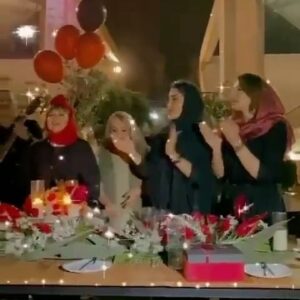 Aram Yousefinia Instagram - خدایا تو را شکر میکنم تولدی دیگر را 
خدایا شکرت که یکسال بسیار بینظیر و عالی را پشت سر گذاشتم و با امید و توکل بر تو ای خدایم  قدم در ادامه فرصتی که برای زندگی و زندگانی کردن عطایم میکنی برمیدارم ٫
که هدفی جز بندگی در درگاهت ندارم 
با تشکر از تشریفات مالک
٫
#آرام_یوسفی_نیا #تولدتیرماهی #بازیگران_ایرانی