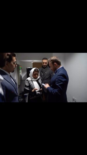 Aram Yousefinia Instagram - آرام یوسفی نیا
بازیگر٫ مدرس گریم و‌میکاپ  و برگزارکننده سمینار 
با معرفی بانوان کارآفرین
با تشکر از عرفان مرادی 

#آرام_یوسفی_نیا #سمینار_آموزشی #بازیگران_زن #مدرسان_زیبایی