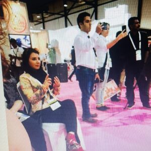 Aram Yousefinia Instagram - یاداوری نمایشگاه آرایشی در دبی سالهای گذشته
#آرام_یوسفی_نیا #سالنهای_زیبایی