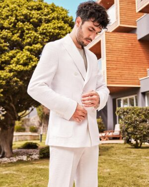 Aras Aydın Instagram - Biz🪽

Fotoğraf: @beratcapin
Makyaj: @melisilkkilic
Saç: @ibrahim.junior
Styling: @ecesisik @sinemaslikara
Ve tüm misafirperverliğiyle @palmalifehotel🪩🍇🪼🧚🏽‍♂️🪻🙏🏽🍀