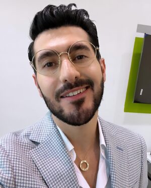 Arash Estilaf Instagram - New style 🍯 #arashestilaf نظر؟
#华波波 新发型如何