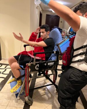 Arash Estilaf Instagram - unexpected love surgery华手术
میرم برای یک عمل جراحی😍التماس دعا 🙏گر نگه دار من آن است که من میدانم ، شیشه را در بغل سنگ نگه میدارد.
خدایا سپاسگزارم 🙏خدایا دوستت دارم💝
بجای مقاومت در برابر تغییراتی که خدا برایت رقم زده تسلیم شو . بگذار زندگی با تو جریان یابد ، نه بی تو . نگران این نباش زندگی ات زیر ‌رو شود ، از کجا معلوم زیر زندگی ات بهتر از رویش نباشد ؟ 
نامه ای به خدا : 
عاشقم بر قهر و بر لطفش بجد ، بوالعجب من عاشق این هر دو ضد
نالم و ترسم که او باور کند ، وز کرم آن جور را کمتر کند
در بلا هم می‏چشم لذات او ، مات اویم مات اویم مات او
#مولانای_جان #آرشی #آرش_استیلاف  #عمل_جراحی
#arashestilaf #华波波