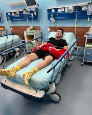 Arash Estilaf Instagram - unexpected love surgery华手术
میرم برای یک عمل جراحی😍التماس دعا 🙏گر نگه دار من آن است که من میدانم ، شیشه را در بغل سنگ نگه میدارد.
خدایا سپاسگزارم 🙏خدایا دوستت دارم💝
بجای مقاومت در برابر تغییراتی که خدا برایت رقم زده تسلیم شو . بگذار زندگی با تو جریان یابد ، نه بی تو . نگران این نباش زندگی ات زیر ‌رو شود ، از کجا معلوم زیر زندگی ات بهتر از رویش نباشد ؟ 
نامه ای به خدا : 
عاشقم بر قهر و بر لطفش بجد ، بوالعجب من عاشق این هر دو ضد
نالم و ترسم که او باور کند ، وز کرم آن جور را کمتر کند
در بلا هم می‏چشم لذات او ، مات اویم مات اویم مات او
#مولانای_جان #آرشی #آرش_استیلاف  #عمل_جراحی
#arashestilaf #华波波