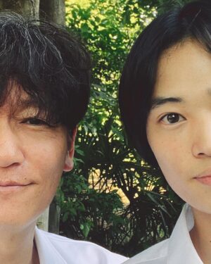 Arata Iura Instagram - _
あれ？身長伸びてる？
お！同じくらい？あれ！高いんじゃない？

完全に親戚の叔父さんの眼差し
新たな現場で三度目の共演
@airu_kubozuka