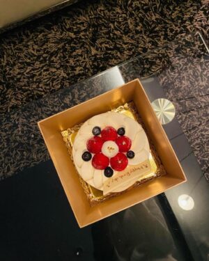 Arata Iura Instagram - _
ミヤビくん🍰ありがとう
食べるの大好きミヤビくんでも
ケーキの一気喰いは..ちょっとさすがに..アレだよ
もしかして..
自分が食べたかったのかも