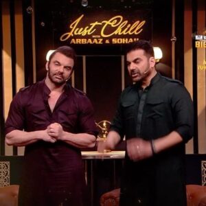 Arbaaz Khan Instagram - Sohal & Arbaaz ke saath get ready to Just Chill! 🥸

Dekhiye #BiggBoss17, 31st Dec, Sun 9:30PM sirf #Colors aur @officialjiocinema par.

#BB17 #BiggBoss
@beingsalmankhan

@arbaazkhanofficial @sohailkhanofficial