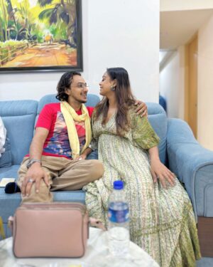 Archana Prajapati Instagram - “Tum mile toh laga zindagi mukammal ho gayi. ❤️ 

#Soulmates #Love #TogetherForever”
