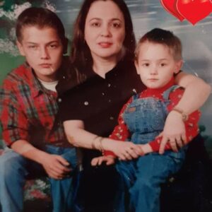 Arda Kural Instagram - Şuraya Güzel Bir Aile Fotoğrafımı Bırakıyorum . ( Özlenen Günler ) 

#tbt #eski #günler
#özlem #aile #çocuk