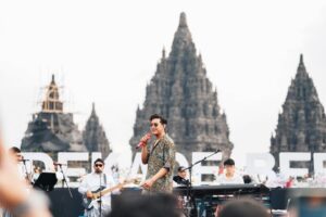 Ardhito Pramono Instagram - As soon as Ardhito Pramono hits his first tune, we know we all be fine today 💕

#PrambananJazzFestival #SatuDekadeBersama #PJF10