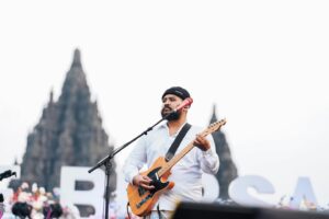 Ardhito Pramono Instagram - As soon as Ardhito Pramono hits his first tune, we know we all be fine today 💕

#PrambananJazzFestival #SatuDekadeBersama #PJF10