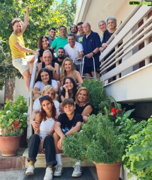 Argyris Angelou Instagram - Και κάπως έτσι.....αδέρφια , ξαδέρφια , ανήψια,  θείοι , θείες ...βρεθήκαμε, γελάσαμε, φάγαμε και για άλλη μια χρονιά νιώθουμε ευλογημένοι , τυχεροί και πιο ενωμένοι από ποτέ!!! Χρόνια πολλά σε όλους!!!!
#myfamily #onlylove❤️