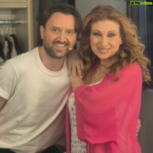 Argyris Angelou Instagram - Χρειάστηκε να περάσουν 2-3 μερες για να συνειδητοποιήσω τι έγινε και να αποχαιρετήσω αυτή την ομάδα! 
Θέλω λοιπόν  μέσα από την καρδιά μου να πω  ένα τεράστιο ευχαριστώ σε αυτούς τους τέσσερις τεράστιους καλλιτέχνες που με αγκάλιασαν, με εμπιστεύτηκαν και με έκαναν να νιώσω κομμάτι της παρέας τους και της ιστορίας τους!
 Ένα μεγάλο ευχαριστώ σε όλα τα νεότερα παιδιά που συμμετείχαν. Τους περισσότερους τους ήξερα, αλλά ήταν τεράστια τιμή που ξαναβρέθηκα μαζί τους στη σκηνή ισότιμα πλέον! Είμαι περήφανος για την εξέλιξή τους, την αγάπη και την πίστη σε αυτό που κάνουν. Τους καμαρωνα με δάκρυα στα μάτια κάθε βράδυ ! 
Τεράστιο  ευχαριστώ στην εταιρία παραγωγής @artinfo.gr_  @psgeorgas που πραγματικά είναι η απόλυτη ξεκούραση να δουλεύει κάποιος μαζί τους  και φυσικά σε όλους τους συντελεστές που φρόντισαν για το καλύτερο αποτέλεσμα! 
@v.r.alevizos Εισαι ο,τι καλυτερο γνωρισα! @annaathanassiadi Είναι χαρά να δουλεύει κάποιος μαζί σου 
@kokkoroupanagiota Σε αγαπω βαθυα και σ ευχαριστω για ολα 
Μανώλης Παντελιδακης Σ ευχαριστώ για ο.τι μου ψυθιρισες στ αφτί! Ξέρεις εσύ!
@_chrisantina θα μου λείψεις όσο δε φαντάζεσαι! 
@nwastor Περήφανος για σένα! 
Τέλος θα ήθελα να πω ένα τεράστιο ευχαριστώ στη @themismarsellou που για άλλη μια φορά με τίμησε με την εμπιστοσύνη της , την αγάπη  και τον σεβασμό της! Θα ειμαι παντα εκει οποτε με ζητησεις ! Σε αγαπάω ως τον ουρανό!
Το Reunion the musical πέρασε τόσο σύντομα στην ιστορία, όμως άφησε σε όλους μας και σε όλους όσους το παρακολουθήσετε έντονο αποτύπωμα. Θα κλείσω λοιπόν με την ευχή να σας ξανασυναντησω όλους κάποια στιγμή! ❤️

#Reunion #musical #friends #onlylove