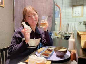 Ari Ozawa Instagram - 新大阪駅近くで食べた串カツのお店がすごく美味しかった✨☺️

「五條家」
ネタの種類がチェーン店と違うし、全部美味しかった🥹
全種類食べられたな🤔(このあとたこやき食べるから自重した)
そして大阪の地酒「秋鹿」がめちゃくちゃ美味しくてネットで探して買おうと決めました☺️🍶
飲みやすさがすごかった。水だった。

串カツ大好き🥰

#串カツ 
#大阪グルメ 
#大阪地酒