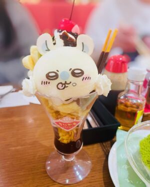 Ari Ozawa Instagram - 池袋PARCOのちいかわレストランに行ってきました🙌

めっちゃ食べました😋(1人で全部食べてないですよ)
可愛いだけじゃなく、全部美味しくて…！！👏
念願の郎ラーメンも量多くてむちゃうまで最高でした！
帰りに隣のショップで食器グッズを爆買いしました🛍️

#ちいかわ
#ちい活 
#ちいかわレストラン