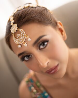 Ariah Agarwal Instagram - 🌙💫
.
.
@makeupbydimpleramsay @vjsolankii 
#indian #brownskin #makeup #eid #eid2024 #eidmubarak