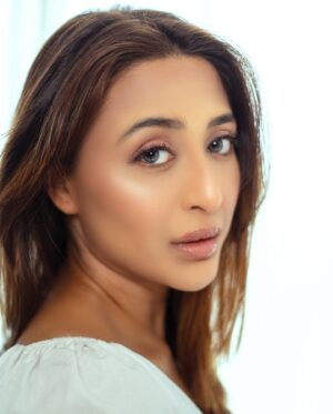 Ariah Agarwal Instagram - Which is your favourite click? 🤍 
📷 @vjsolankii 💄@makeupbydimpleramsay