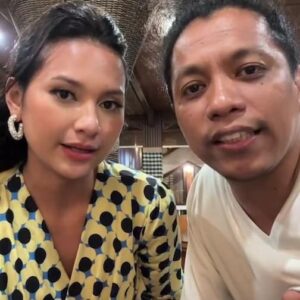 Arie Kriting Instagram - Dikasih info maseehhh..!!! 

Terima kasih ya buat doa baiknya. Silakan yang mau check out Digital Download ILMU HITAM bisa juga langsung ke @comikaid ya. 🥰🙏🏽