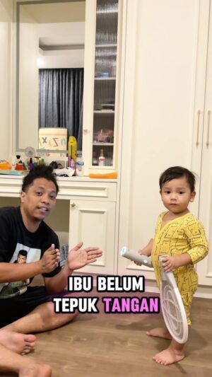 Arie Kriting Instagram - Duet persiapan untuk bernyanyi di sebuah pernikahan, kira kira pernikahan siapa yaaaa 😋
.
.
#Inpersa #TeVinulu #1tahun9bulan