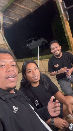 Arie Kriting Instagram - Pemilu sudah kelar, kita berkumpul lagi karena berbeda pilihan itu bukan untuk bermusuhan. ☺️👍🏽