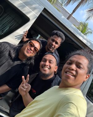 Arie Kriting Instagram - Jogja, kita on the way ke sana ya. 🥰

Menurut kalian, Mamat Al Katiri bawa bekal apa?