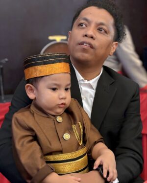 Arie Kriting Instagram - Bang @mamat_alkatiri dan @nafhafirah day's ❤️ 
Semoga pernikahan kalian sakinah mawadah warahmah til jannah, aamiin aamiin ya rabbal alamin 🥰🙏🏽