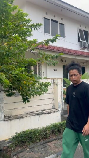 Arie Kriting Instagram - Ada yang dengar lagu korea juga nda sih?